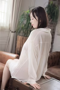 Nanako Mochizuki: Alluring Femme Fatale in Exclusive Gravure Photobook 0007-6