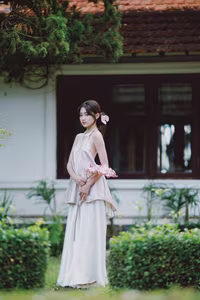 VGU No.35: Serene Beauty of a Young Woman with a Dreamy Bouquet-3