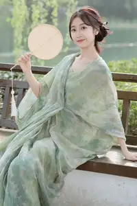 Xiao He's Ethereal Beauty by the Water: A Poetic Glimpse into YiTuYu Vol.8571's Traditional Charm-8