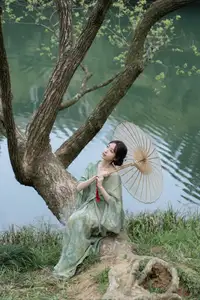 Xiao He's Ethereal Beauty by the Water: A Poetic Glimpse into YiTuYu Vol.8571's Traditional Charm-6