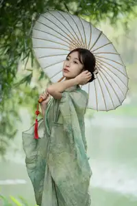 Xiao He's Ethereal Beauty by the Water: A Poetic Glimpse into YiTuYu Vol.8571's Traditional Charm-9