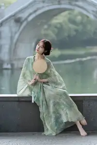 Xiao He's Ethereal Beauty by the Water: A Poetic Glimpse into YiTuYu Vol.8571's Traditional Charm-17