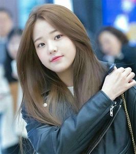 Trendy Cool Brown Hair for Gen Z Girls: Highlighting Captivating Beauty-6