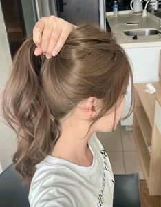 Trendy Cool Brown Hair for Gen Z Girls: Highlighting Captivating Beauty-7