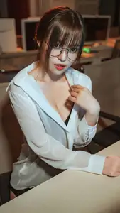 Coser Strawberry Flavor Nana Rabbit: Alluring Office Teacher Posing Captivatingly-9