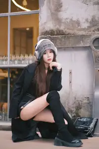 Pao Fu Xiao Fang Vol.8570: Captivating Urban Style with Headphones & Beanie-7