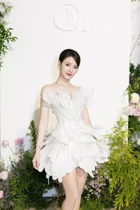 Witness Do Thi Ha's enchanting transformation into a radiant princess in a stunning white wedding gown-1