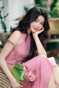 MC Quyen Linh's Daughter's New Viral Photo Shoot Showcases Elegant Beauty-3