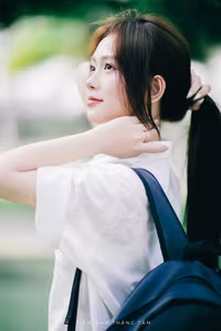 XVG No.36: Young Woman with Camera: Capturing Youthful Charm & Natural Style-17