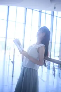 Shika Xiaolulu: Elegant Beauty in a Modern Library, A Captivating Serene View-7