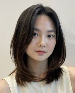 Beautiful Long Layered Haircut for Round Faces – Trendy Female Style-25