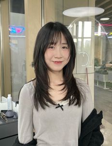 Beautiful Long Layered Haircut for Round Faces – Trendy Female Style-13