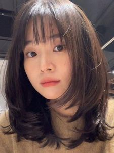 Beautiful Long Layered Haircut for Round Faces – Trendy Female Style-5