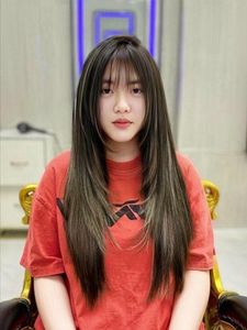 Beautiful Long Layered Haircut for Round Faces – Trendy Female Style-12