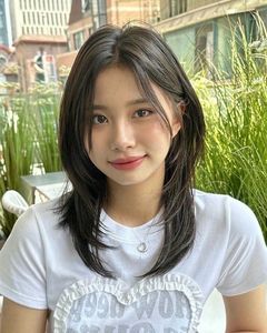 Beautiful Long Layered Haircut for Round Faces – Trendy Female Style-18