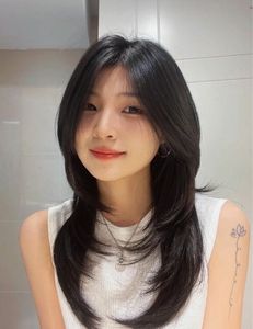 Beautiful Long Layered Haircut for Round Faces – Trendy Female Style-23