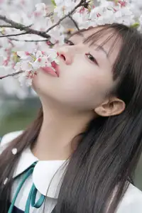 YiTuYu Vol.8649 Xiao Zi: Gentle Spring Beauty, an Aesthetic Portrait Amidst Blossoms.-20