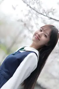 YiTuYu Vol.8649 Xiao Zi: Gentle Spring Beauty, an Aesthetic Portrait Amidst Blossoms.-2