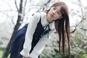 YiTuYu Vol.8649 Xiao Zi: Gentle Spring Beauty, an Aesthetic Portrait Amidst Blossoms.-6