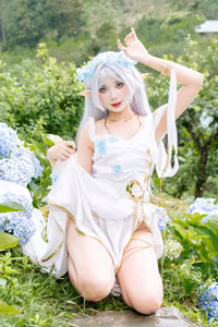 Witness Coser PoppaChan's enchanting Frieren in a stunning Blue Valley Dress (39P)-3