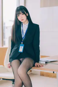Unveiling Shimo's Secret Office: Coser 霜月shimo's Alluring Office Worker Charm (Part01)-5