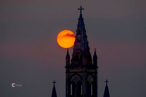 Majestic Ancient Church at Sunset: A Stunning Vietnamese Landscape-4
