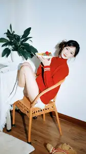 YiTuYu Art Language Vol.8573 zzzzzzz: A Girl's Sweet Relaxed Moment with a Bowl of Fruits-22