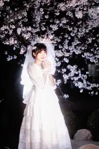 YiTuYu Vol. 8635: Ren Hai Bu's Dreamy White Dress Amidst Blossoms-22