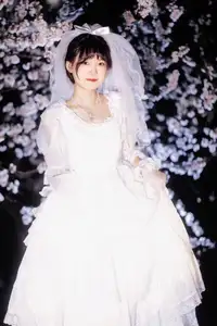 YiTuYu Vol. 8635: Ren Hai Bu's Dreamy White Dress Amidst Blossoms-21