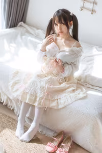 Coser Liu Wei Di Huang Jiang: Xiao Yi LOX Lolita - Enchanting Dreamy Beauty in a Delicate Photoshoot-9