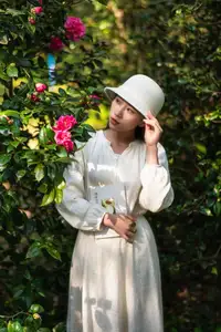 Zhong Ting Er's Serene Reading in Nature - YiTuYu Vol 8584 Art Language Collection-16