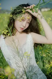 Man Jiao YiTuYu Vol.8529: Ethereal Beauty Reflected in Nature's Gentle Embrace-2