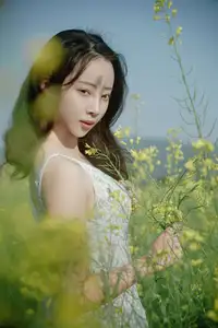 Man Jiao YiTuYu Vol.8529: Ethereal Beauty Reflected in Nature's Gentle Embrace-18