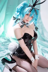 Coser Xing Zhi Chi Chi Hoshilily as Hatsune Miku Bunny Girl: Irresistible Allure-9