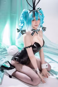 Coser Xing Zhi Chi Chi Hoshilily as Hatsune Miku Bunny Girl: Irresistible Allure-15