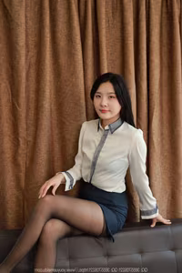 IESS SXJ No.2056 Wan Ping: Discover the Elegant Charm of Chinese Model in Professional Style-13
