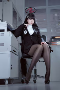 Blue Archive's Rion Tsukiduki Cosplay by Ban Ban Zi: Mysterious Charm and Professional Elegance-3