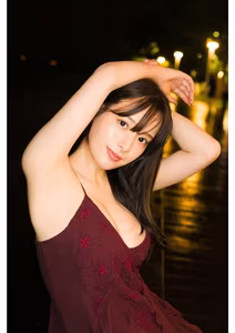 Kurea Hazuki: Alluring Grace in Purple Bikini, Unveiling Natural Beauty-5