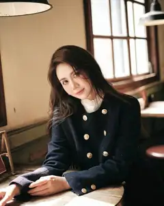 View Huyen Lizzie's Irresistible Korean Vibe Beauty Charms Netizens With Elegant Style-8