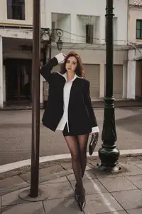 View Huyen Lizzie's Irresistible Korean Vibe Beauty Charms Netizens With Elegant Style-10