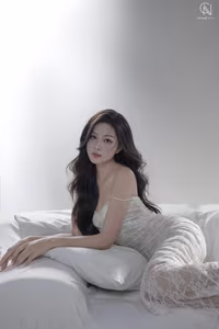 VGU No.6: A Moment of Radiance - Elegant Beauty Unveiled-0