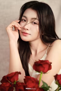 VGU No.64: Enchanting Vietnamese Beauty: A Glimpse of Grace and Red Roses-1