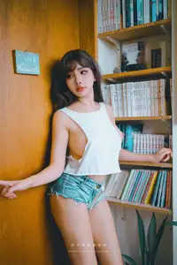 Coser Momo: The Alluring Newlywed Wife – Captivating Her Husband Post-Marriage-5