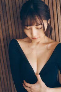 Tsuji Ririsa: Captivating Beauty in FLASH Digital Photo Book - She is Perfect Part 2-12