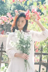 Fresh Spring Charm: Tong Tong in YiTuYu Vol.8644 Art Series Unveiled-22