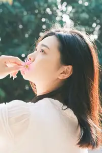 Fresh Spring Charm: Tong Tong in YiTuYu Vol.8644 Art Series Unveiled-6