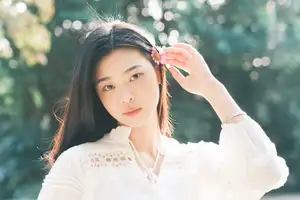 Fresh Spring Charm: Tong Tong in YiTuYu Vol.8644 Art Series Unveiled-10