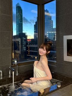 Taiwanese Hot Girl Donna Charms Amidst City Night Lights-1