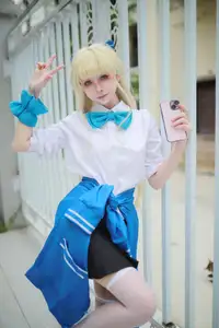 Coser Uesugi Erika Transforms into Asuma Toki in Captivating Blue Archive School Uniform (47P)-5