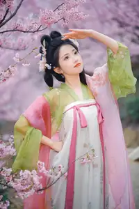 East Asian Beauty: Tu Ya W in Elegant Hanfu Amidst Spring Cherry Blossoms | YiTuYu Vol.8636-0